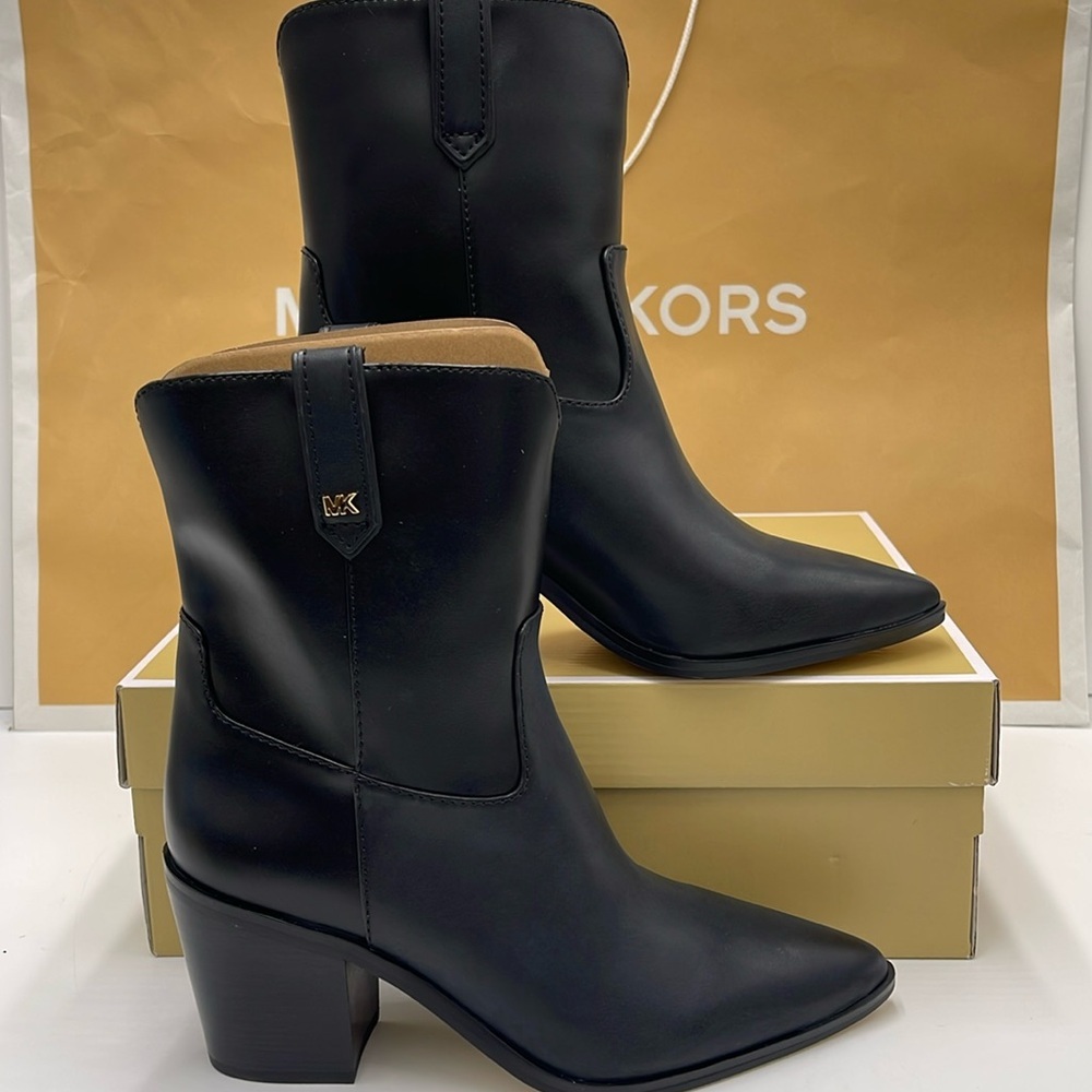 MICHAEL KORS WAVERLY HEELED BOOTIE FAUX LEATHER
49F4WVME5L
198102183704
BLACK